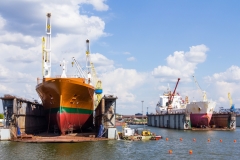 Large ships are repaired in the docks