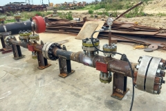 Hydrostatic test and manometer (pressure gauge) of the process piping in the workshop. Pressure tightness can be tested by shutting off the supply valve and observing whether there is a pressure loss.