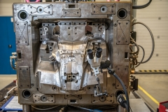 metal mold for the production of plastic moldings for the automotive industry